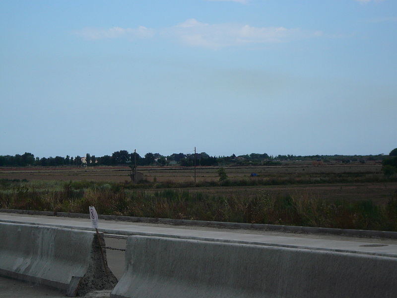 File:Camps del Prat de Llobregat des de la continuació de la ronda de Llevant P1480843.jpg