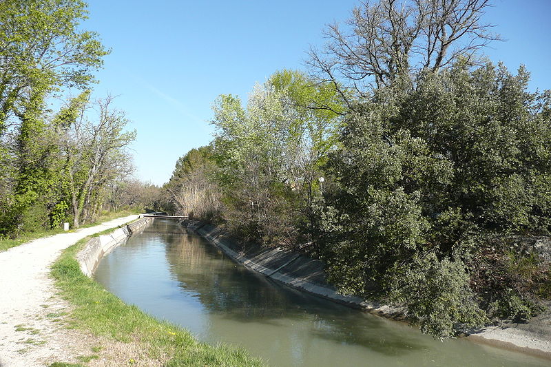 File:Canal de Carpentras près de Cambuisson.JPG