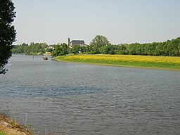 Cantenay-Épinard sedd från floden Mayenne