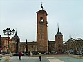 Torre de la iglesia de Santa María la Mayor de Alcalá de Henares, donde fue bautizado Miguel de Cervantes. El edificio fue incendiado por milicias anarquistas al comienzo de la guerra, conservándose solo el campanario y una de sus capillas.