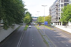 De Catharijnebaan in 2008 vanuit het zuiden, vlak voor de sluiting in 2010, in de richting van de Radboudtraverse en met rechts het toenmalige V&D-gebouw.