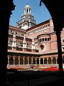 Il Tiburio della Certosa di Pavia, visto dal chiostro