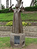 Denkmal für Chabuca Granda von Fausto Jaulis,[34] eingeweiht am 24. Oktober 1992 im Distrikt Barranco, neben der Puente de los suspiros. Eine Nachbildung befindet sich auf der Plaza Chabuca Granda in Santiago de Chile.[54]