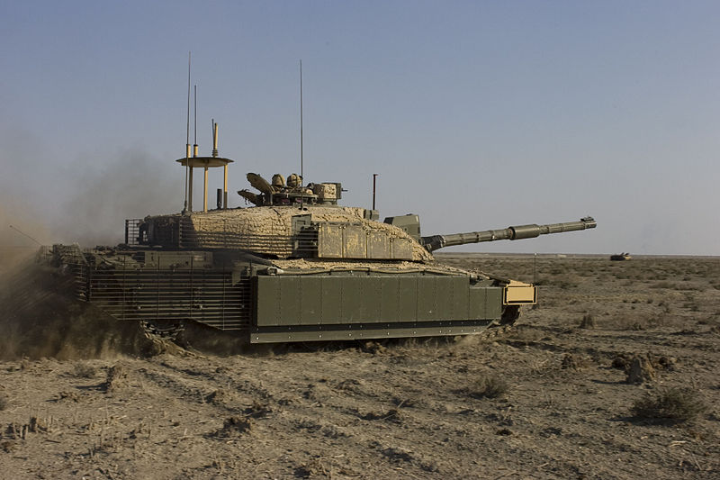 Файл:Challenger II, main battle tank prepares to fire its main gun on a target.JPG