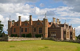 Charlecote Park (1558)