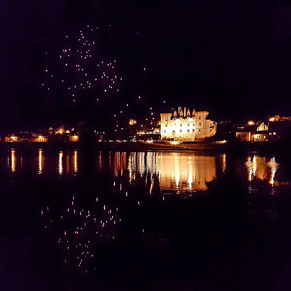 File:Chateau de Montsoreau Museum of contemporary art sky lantern.jpg