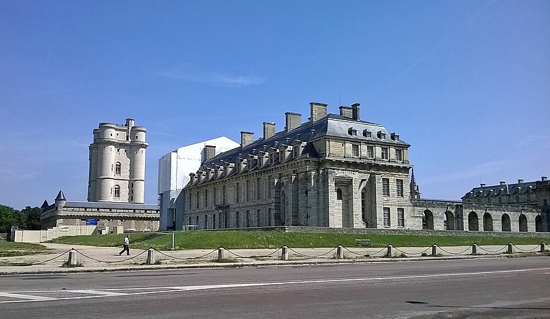 File:Chateau de Vincennes - panoramio (1).jpg