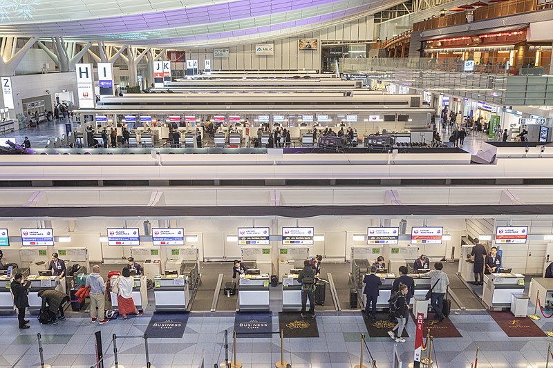 File:Check in terminal 3 haneda airport tokyo.jpg