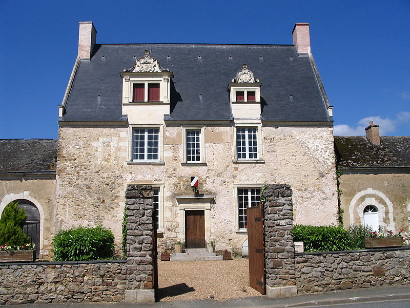 File:Chemiré-sur-Sarthe - Town hall.jpg