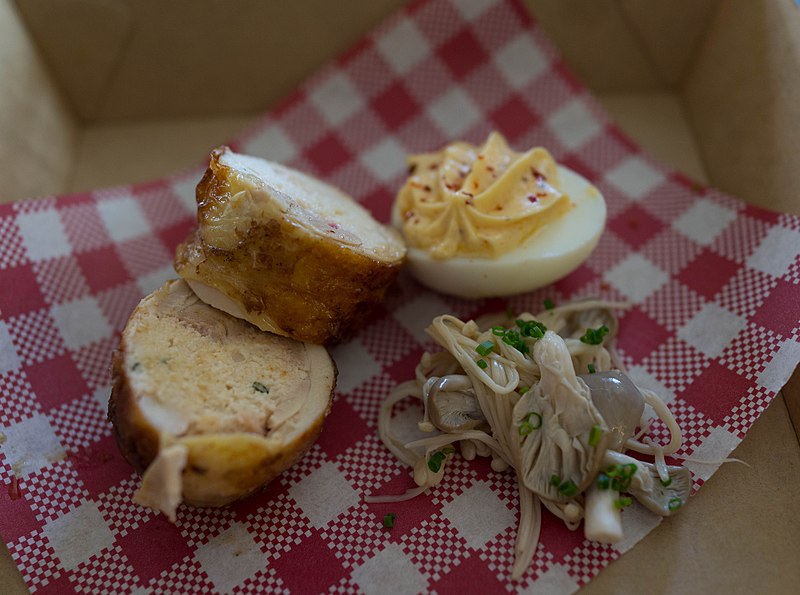 File:Chicken ballotine (28307937236).jpg