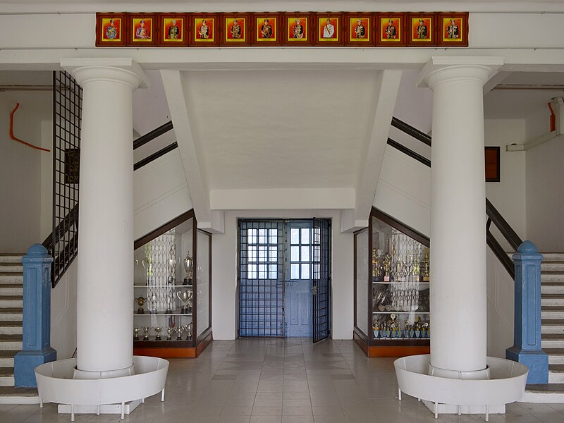 File:Cmglee Penang Free School foyer.jpg