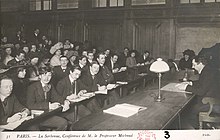 Conférence de Gustave Michaut à la Sorbonne dans l'amphithéâtre Descartes.jpg