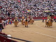 Desfile inicial de una corrida de toros