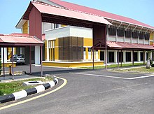 Bangunan dewan sekolah yang dibina pada tahun 2011 dengan nama diberi Dewan Iltizam