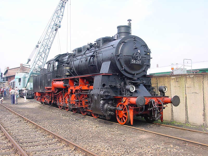 File:DampflokomotiveDR58261.JPG