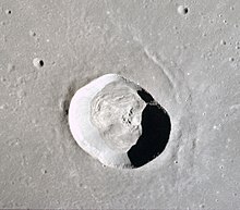 Dawes кратері moon.jpg