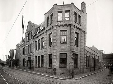 Nutsspaarbank op de hoek Jansstraat/Korte Jansstraat