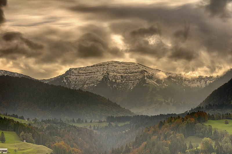 File:Der Hochgrat ist die höchste Erhebung in der Nagelfluhkette.jpg