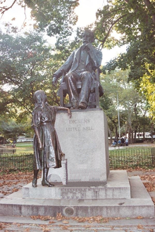 Dickens and Little Nell, an 1890 statue by Francis Edwin Elwell exhibited in Philadelphia Dickens Statue.png