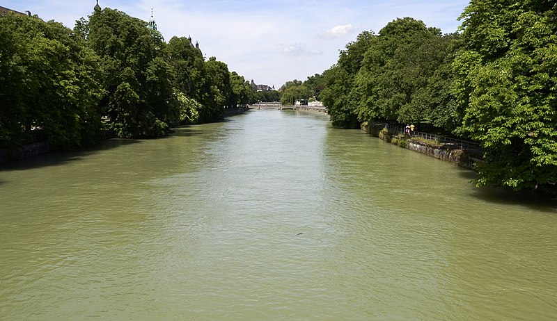 File:Die Isar in München, 2013.JPG