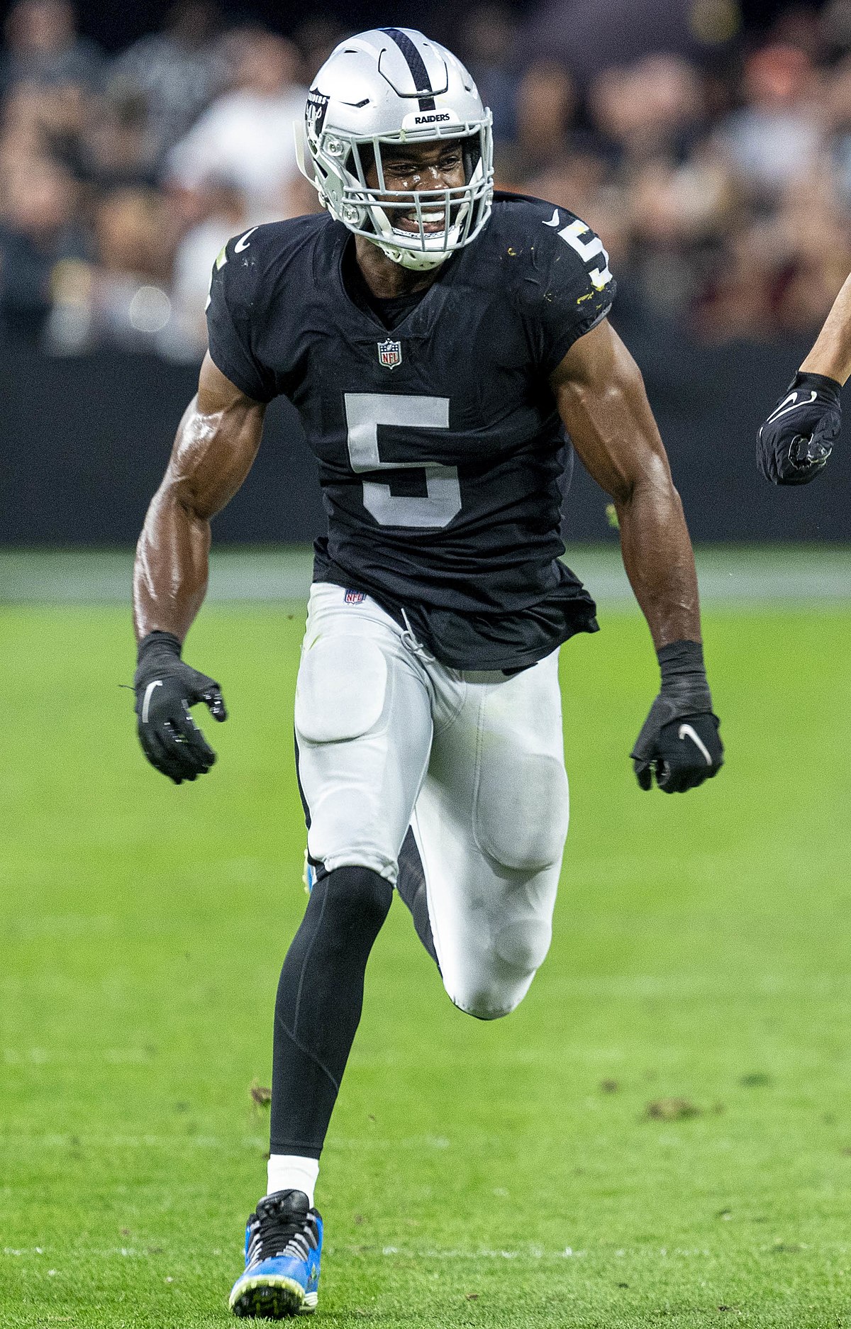 I belong here': Raiders' Divine Deablo finding success and gaining  confidence as an NFL linebacker - The Athletic