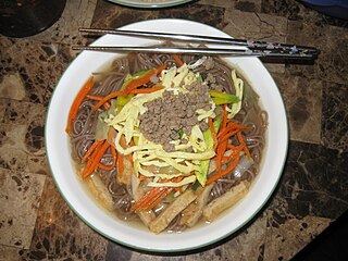 <span class="mw-page-title-main">Acorn noodle soup</span> Korean noodle dish