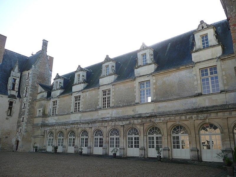 File:Durtal - Château - Aile.jpg