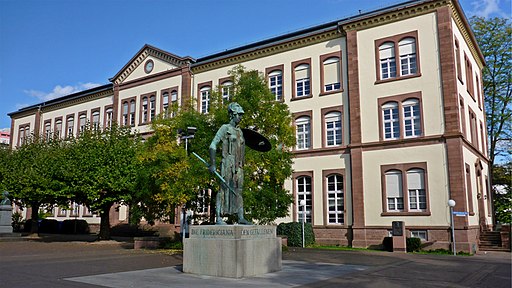 Ehrenhof der Universität Karlsruhe 2