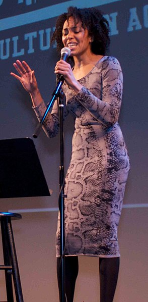 File:Eisa Davis sings at NYC Hip-Hop Theater Festival 10th Anniversary (cropped).jpg