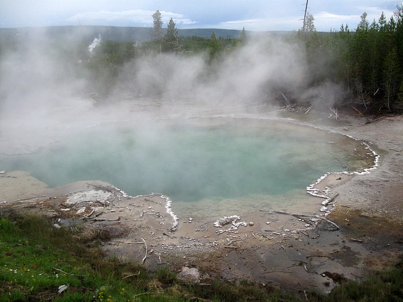 File:Emerald Spring, Norris Geyser Basin in Yellowstone DyeClan.com - panoramio.jpg