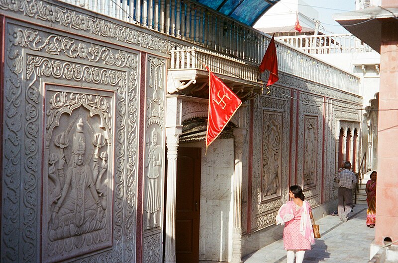 File:Entry Door to the Yogmaya precincts.JPG