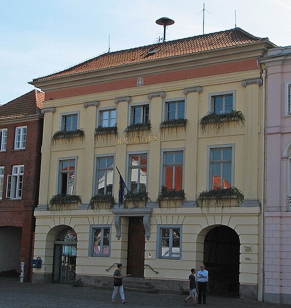 File:Eutin Rathaus.jpg