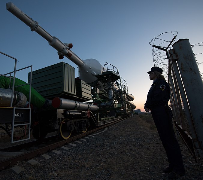 File:Expedition 53 Soyuz Rollout (NHQ201709100005).jpg