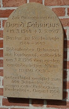 Fabricius-Gedenkstein an der Kirche Resterhafe