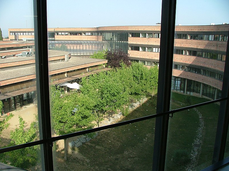 File:Facultat veterinaria uab int6.JPG