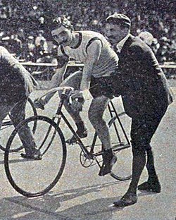 Fernand Sanz, deuxième du Grand Prix de Paris amateurs en 1902.jpg