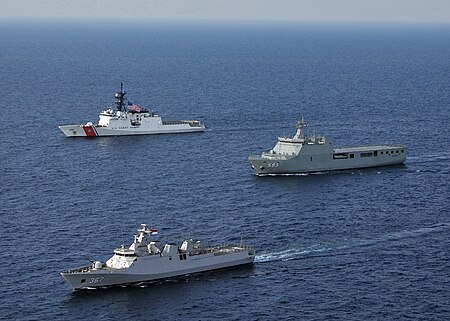 Tập tin:Flickr - Official U.S. Navy Imagery - Indonesian and U.S. Coast Guard ships transit the Java Sea while conducting ship formation exercises during the at-sea phase of Cooperation Afloat Readiness and Training 2012 Indonesia..jpg