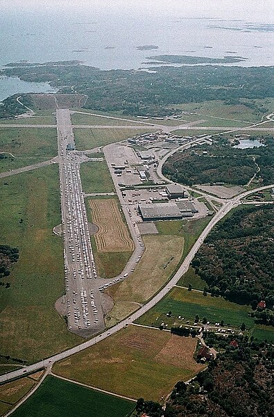 File:Flughafen Göteborg-Torslanda, 17.7.1984, F223-9-b 02.jpg