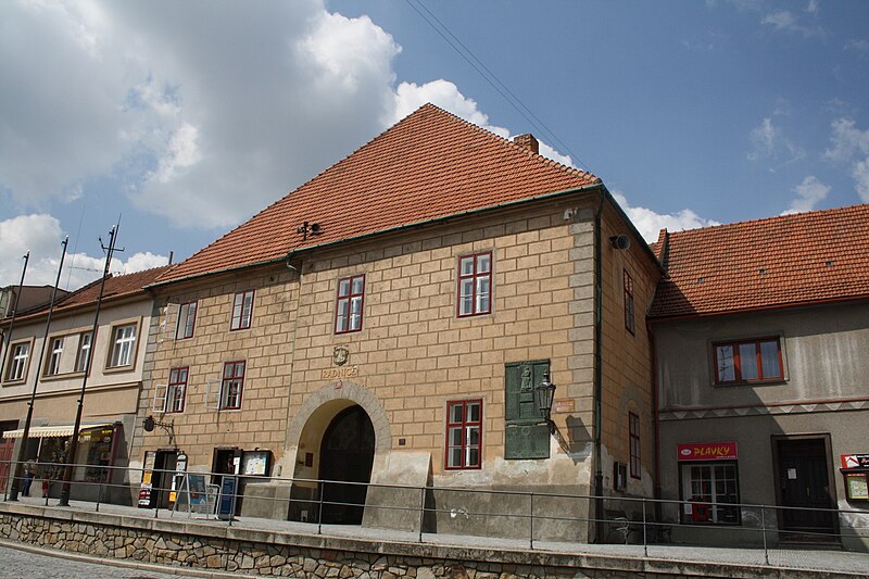 File:Former Town hall in Náměšť nad Oslavou, Třebíč District.jpg