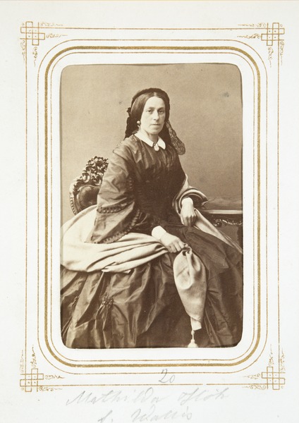 File:Fotografiporträtt på Mathilda Hök, f. Wallis, 1860-talet - Hallwylska museet - 107812.tif