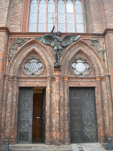 File:Friedrichswerdersche Kirche Entrance.jpg