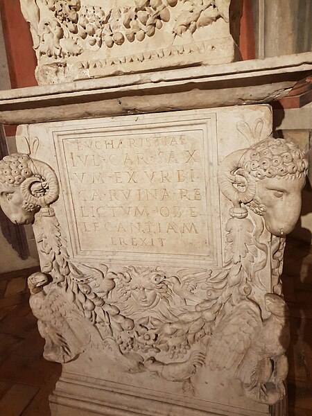 File:Funerary Altar, Palazzo Altemps.jpg