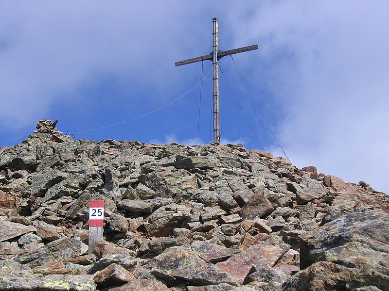 File:Furgler-Gipfelkreuz.JPG