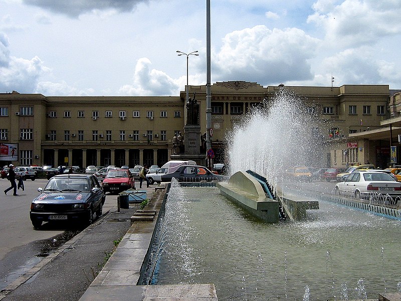 File:Gara de Nord, Bucuresti -e.jpg