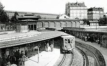 Station der Linie 1 mit einem Zug der Baureihe Sprague-Thomson,Anfang 20. Jahrhundert