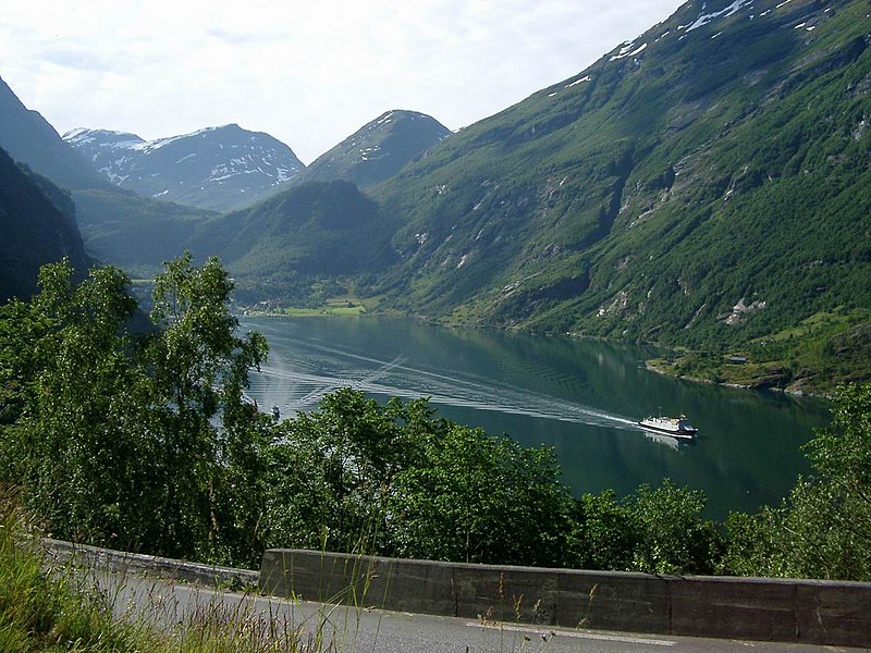 File:Geiranger in Norwegen.JPG