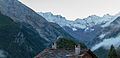 Gimillan (1805m.) in Cogne Valley (Italië). Zicht vanaf het balkon van hotel Grauson in de vroege ochtend.