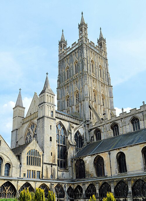 Image: Gloucester Cathedral   geograph.org.uk   4144766 (cropped)