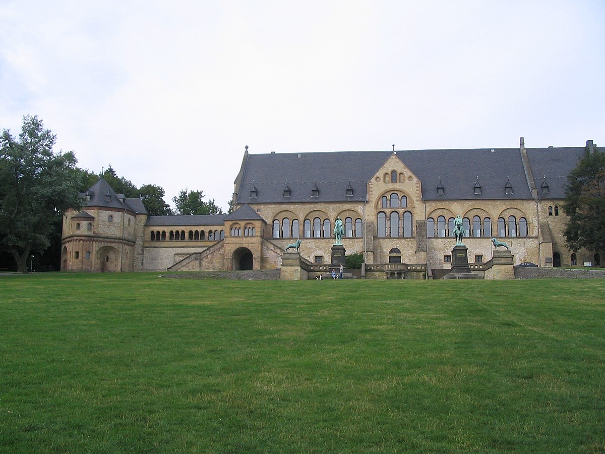 TABLEAUX DES INSTITUTIONS ET DES MOEURS DE L`ÉGLISE AU MOYEN-ÂGE - Frederic Hurter – traduit de l`allemand  1200px-Goslar_Kaiserpfalz