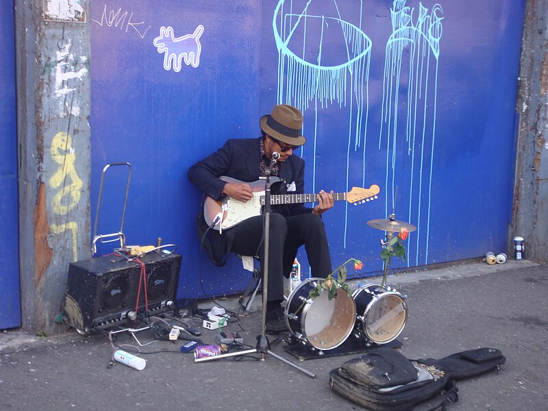 File:Guitarist Liverpool Street.JPG